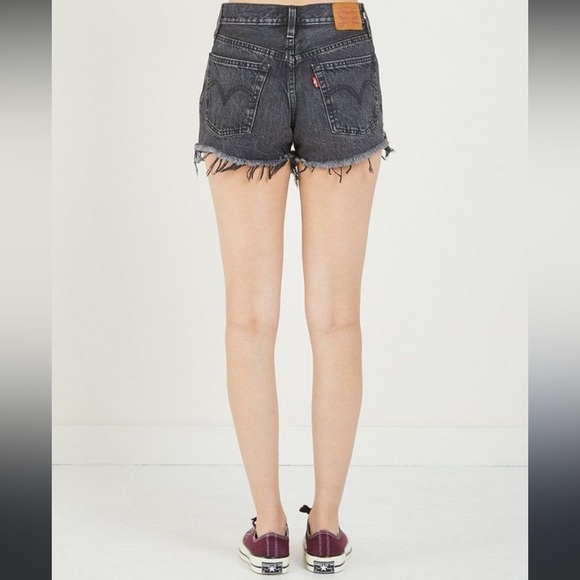 Levi’s distressed 501 Button fly Shorts - Picture 5 of 5